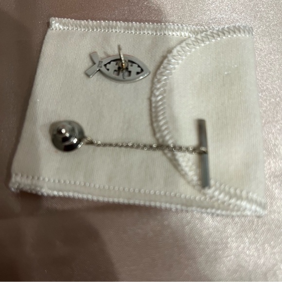 Retired James Avery 3 Crosses Of Calvary Ichthus Fish Tie Tack Lapel Pin - Picture 5 of 9